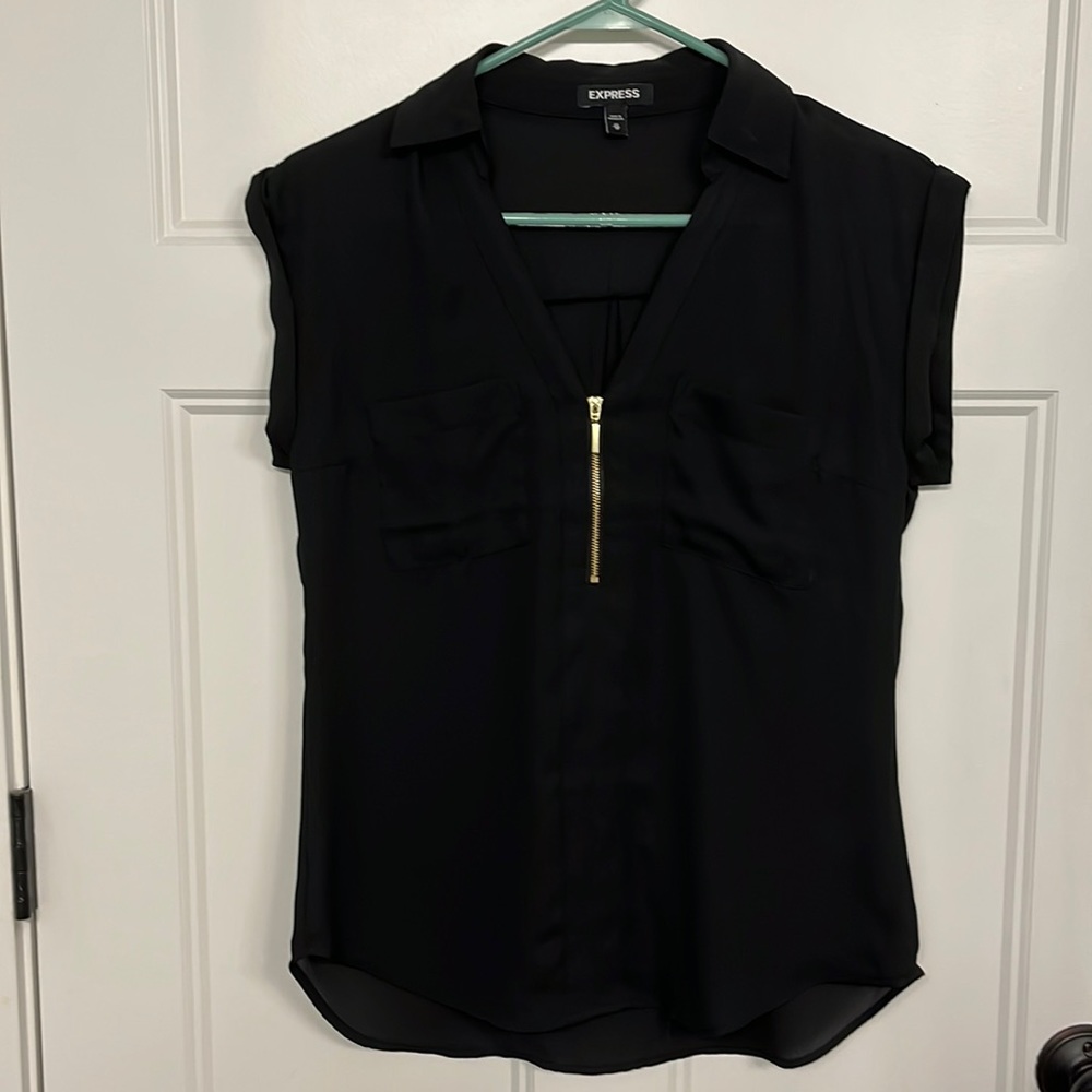 Express v-neck top with zipper detail. Size XS.